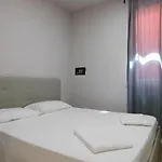 Holidays Apartmanhotel 2*