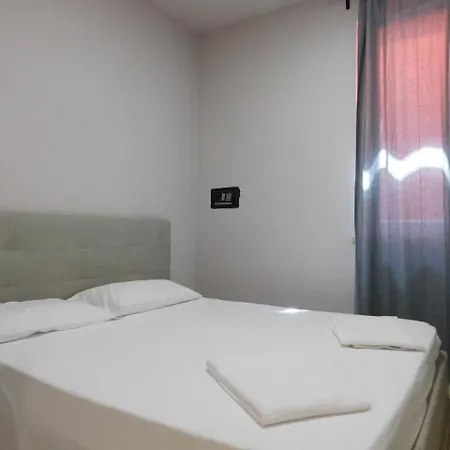 Holidays Apartmanhotel 2*